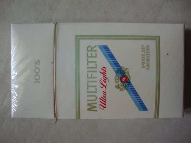 Pacchetto di sigarette MULTIFILTER ULTRALIGHTS 100S integro da collezione