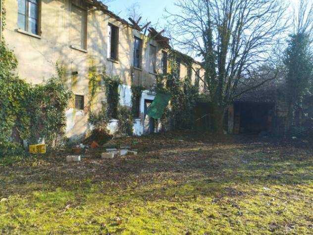 Palazzo  Stabile di 1003 msup2 con piugrave di 5 locali in vendita a Borgo Virgilio