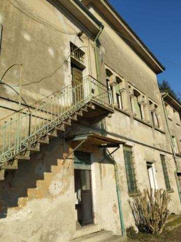 Palazzo  Stabile di 1003 msup2 con piugrave di 5 locali in vendita a Borgo Virgilio