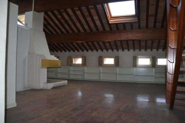 Palazzo  Stabile di 1166 msup2 con piugrave di 5 locali in vendita a Vicenza