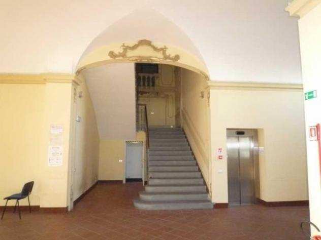 Palazzo  Stabile di 1200 msup2 con piugrave di 5 locali in vendita a Bologna