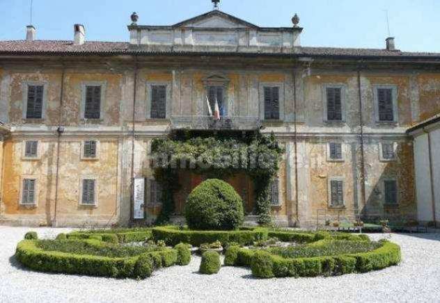 Palazzo  Stabile di 1300 msup2 in vendita a Modena