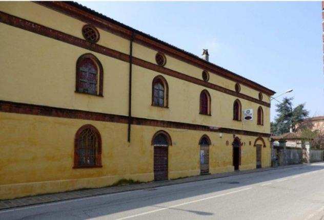 Palazzo  Stabile di 1672 msup2 con piugrave di 5 locali in vendita a Cicognolo