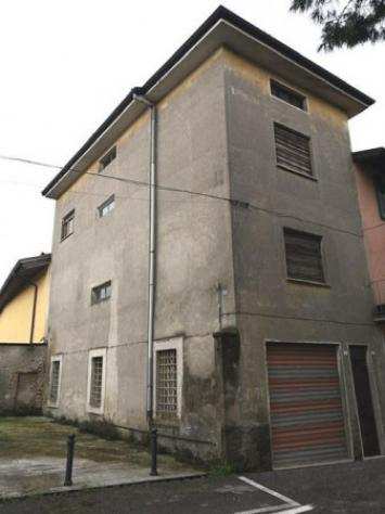 Palazzo  Stabile di 180 msup2 con piugrave di 5 locali in vendita a Stezzano