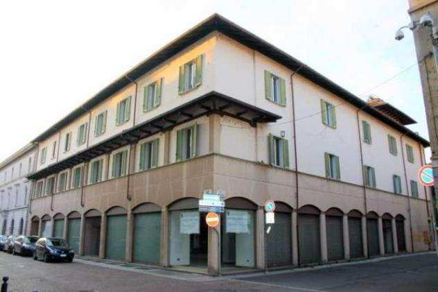 Palazzo  Stabile di 4800 msup2 con piugrave di 5 locali in vendita a Vigevano