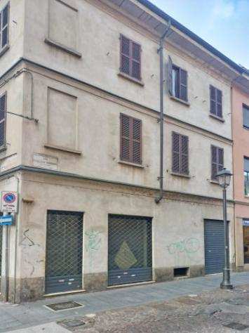 Palazzo  Stabile di 600 msup2 con piugrave di 5 locali in vendita a Novara