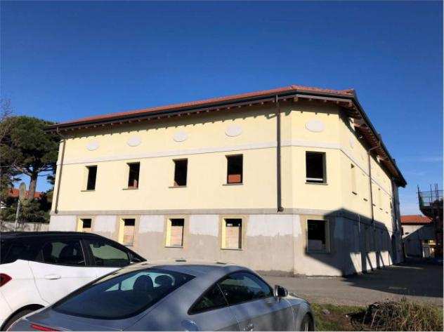 Palazzo  Stabile di 800 msup2 con piugrave di 5 locali in vendita a Lonate Pozzolo