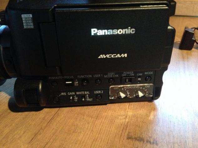 Panasonic AG-AF100E  ZUIKO 14-35 Videocamera digitale