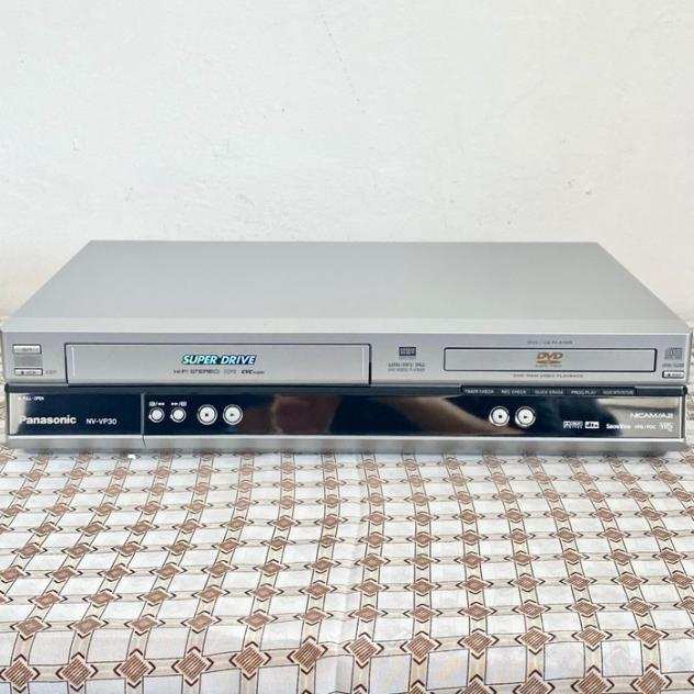 Panasonic - NV-VP30EC-S - Lettore video combinato - VHS, videoregistratore, CD, DVD Set Hi-Fi