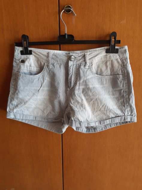 Pantaloncini taglia 36 piugrave omaggio