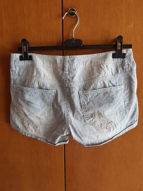 Pantaloncini taglia 36 piugrave omaggio