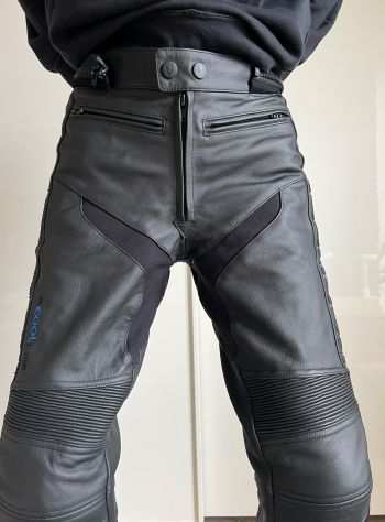 Pantaloni in pelle di Vanucci con protezioni nero da donna