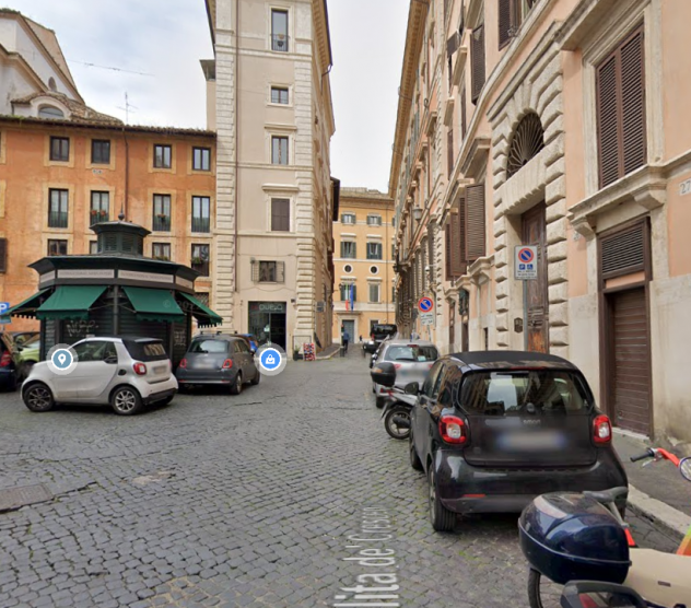 PANTHEON , ampio loft con balcone RISTRUTTURATO