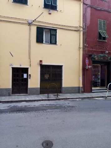 PARCHEGGIO PRIVATO 3 AUTO con annesso locale