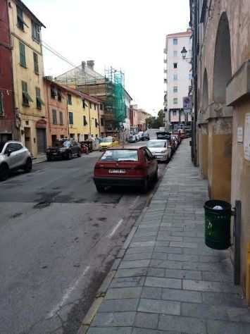 PARCHEGGIO PRIVATO 3 AUTO con annesso locale