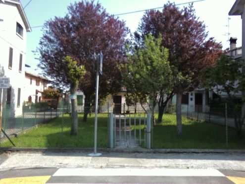 Parma sud Basilicanova loc. Piazza vendo casa  giardino  terra edif.