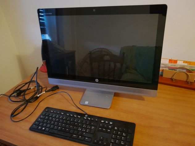 PC fisso HP Elite con tastiera