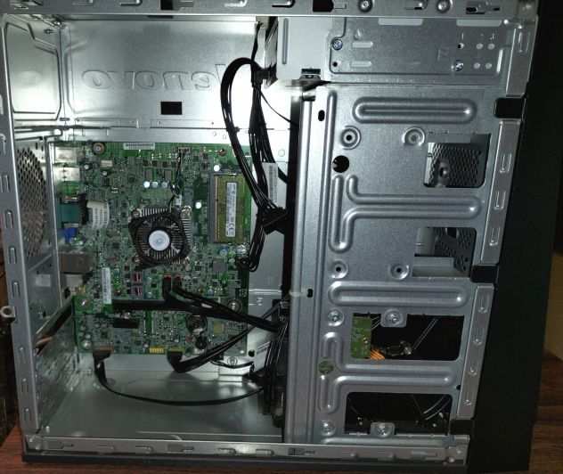 PC fisso Lenovo - Pentium J2900 2.41gHz - 4500gb