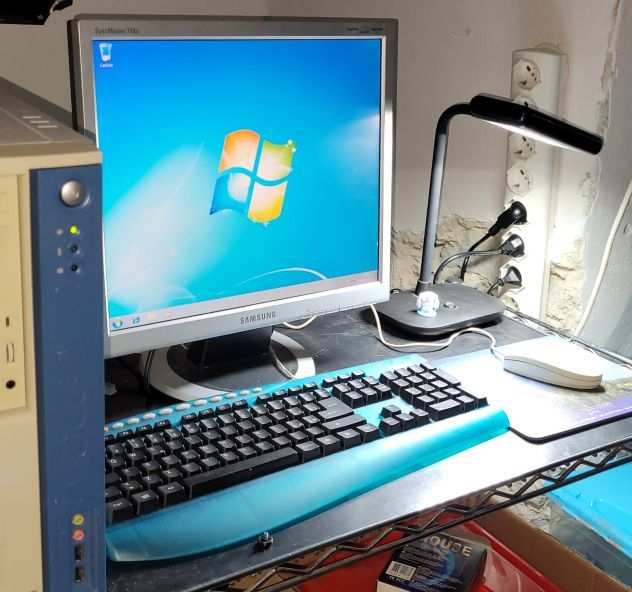 PC Fisso postazione completa monitor e accessori, pronto uso windows 7 PRO