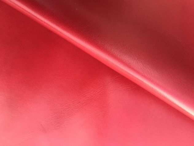 Pelle colore rosso rubino per artigianato