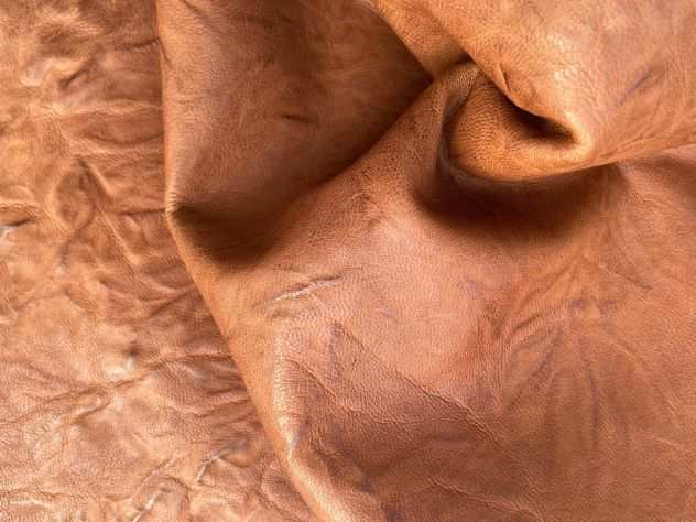 Pelle nappa anilina plissettata colore tabacco