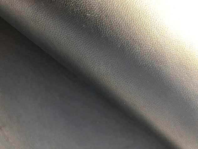 Pelle nera accoppiata per artigianato ndash AP020