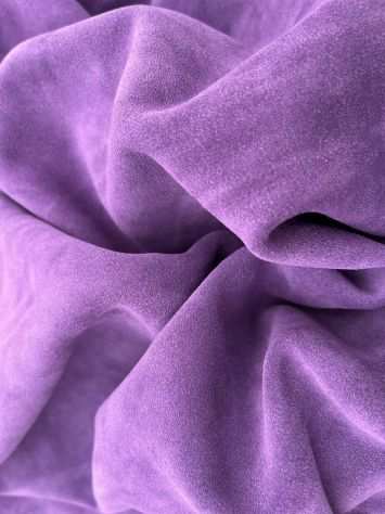 Pelle scamosciata colore viola
