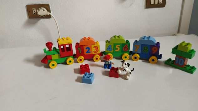 Personaggi camioncini trenini Lego e duplo