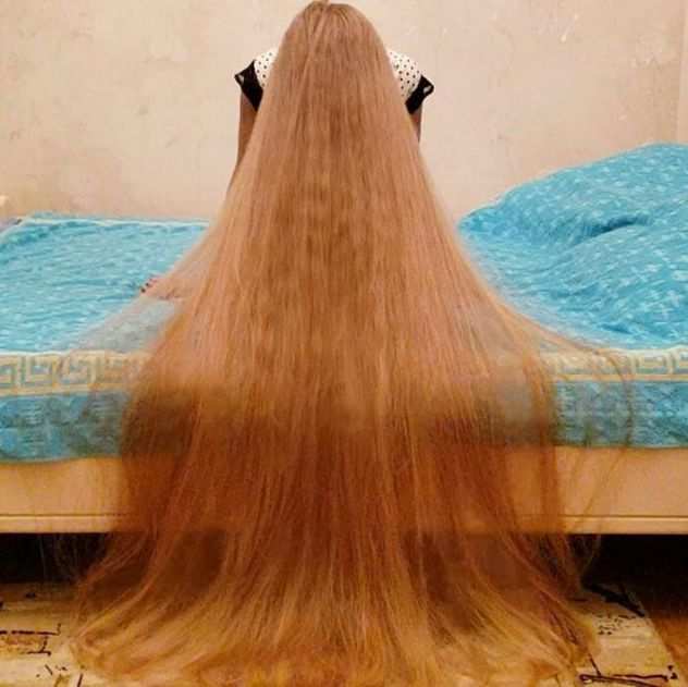 Persone con capelli molto lunghi