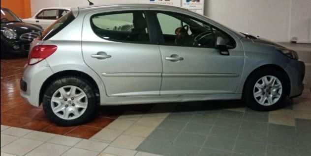 Peugeot 207, 1.400,benzina, 5 porte, color argento