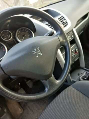 Peugeot 207, 1.400,benzina, 5 porte, color argento