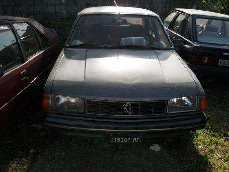 Peugeot 305