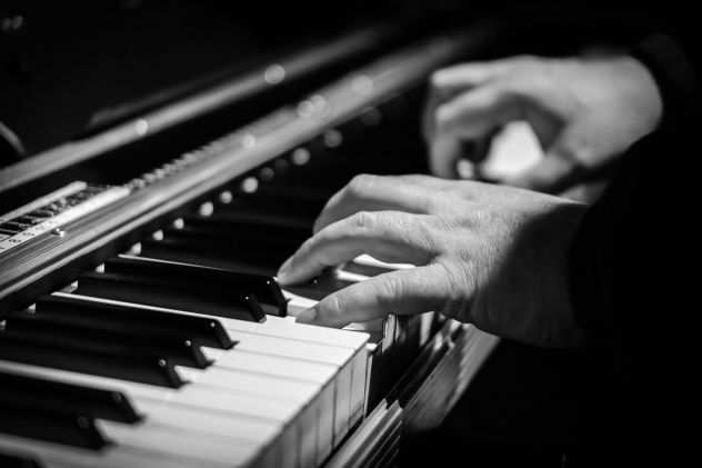 Pianista professionista ad Alassio e Montecarlo