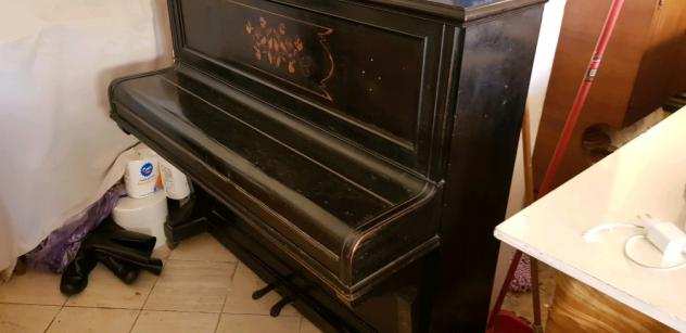 pianoforte da muro antico