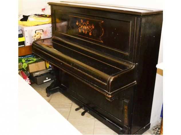 pianoforte da muro da accordare