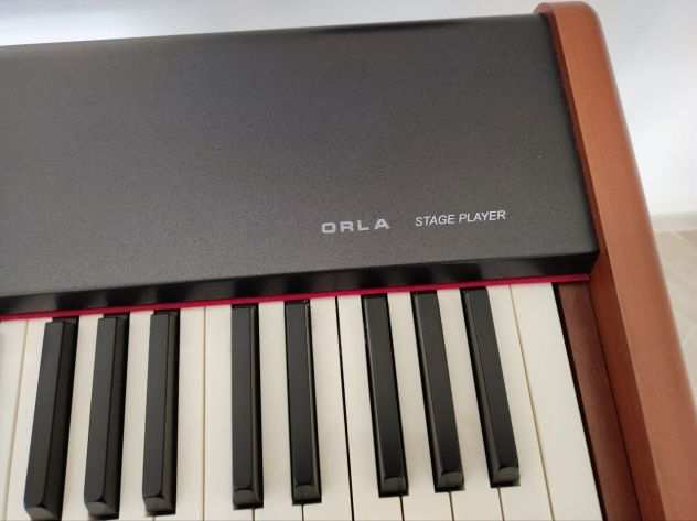 Pianoforte digitale Orla Stage Player con supporto