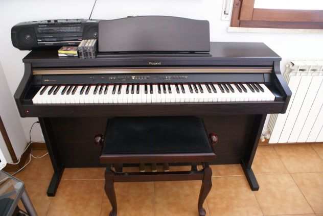 Pianoforte digitale ROLAND HP 102e  panchetto.