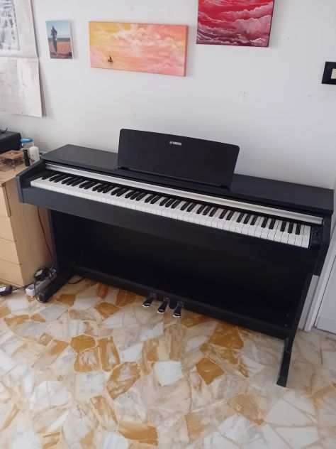 Pianoforte digitale Yamaha clavinova YDP142