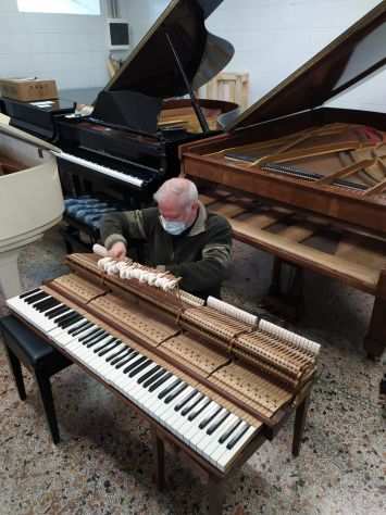 Pianoforte Steinway B 211 restaurato con trasporto incluso