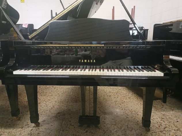 Pianoforte Yamaha C3 con trasporto e panca inclusi