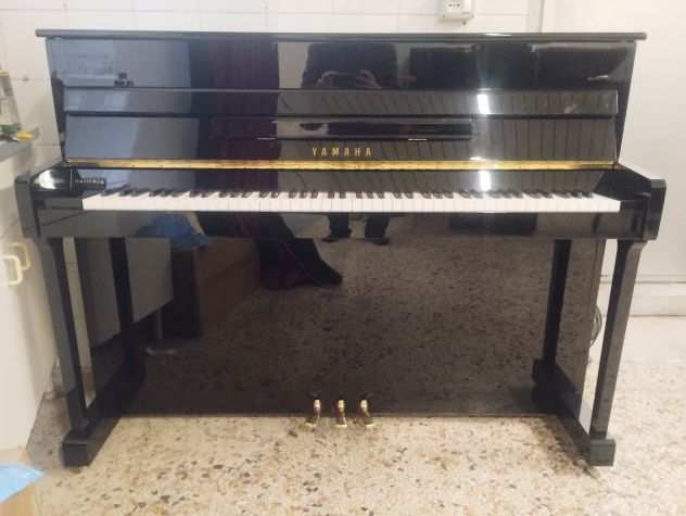 Pianoforte Yamaha P112 pari al nuovo con trasporto e panca inclusi