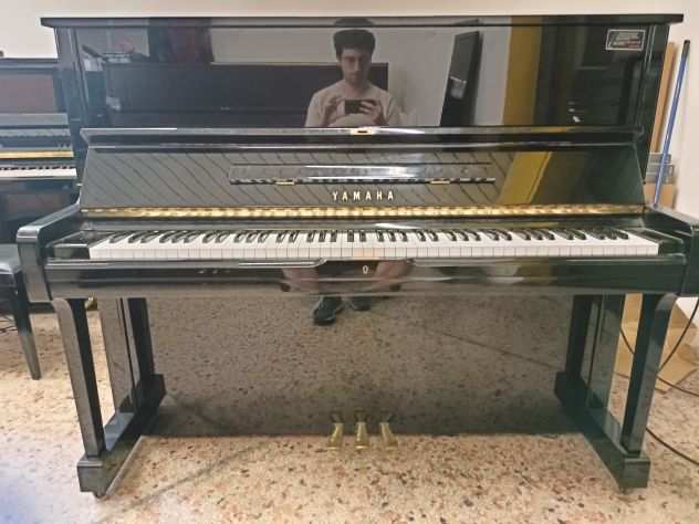 Pianoforte Yamaha U1 A con trasporto e panca inclusi