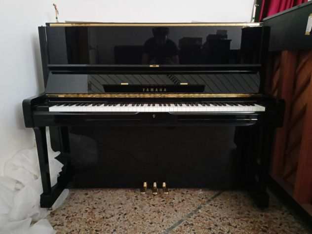 Pianoforte Yamaha U1A pari al nuovo con trasporto e panca inclusi