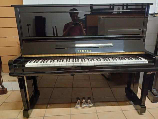 Pianoforte Yamaha U3 seminuovo con trasporto e panca inclusi