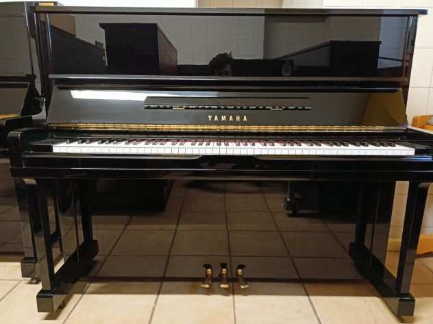 Pianoforte Yamaha YUX top gamma con trasporto e panca inclusi