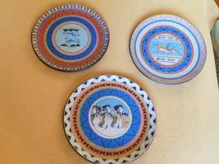 Piatti da collezione in terracotta dipinta a punta di pennello. Creta