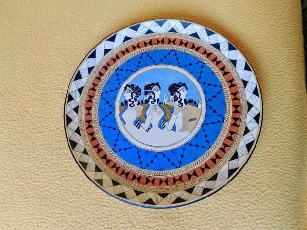 Piatti da collezione in terracotta dipinta a punta di pennello. Creta