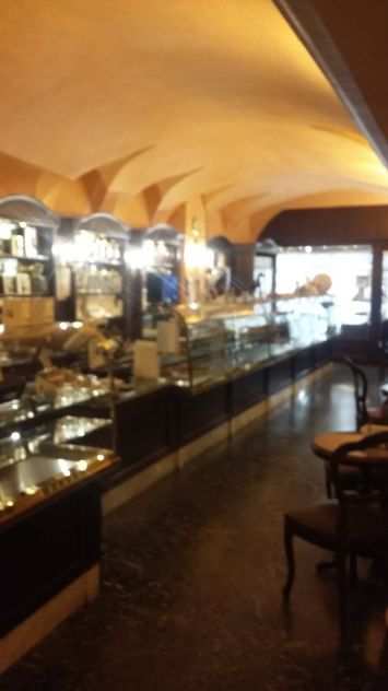 Pinerolo centro pasticceria bar caffetteria avviatissima