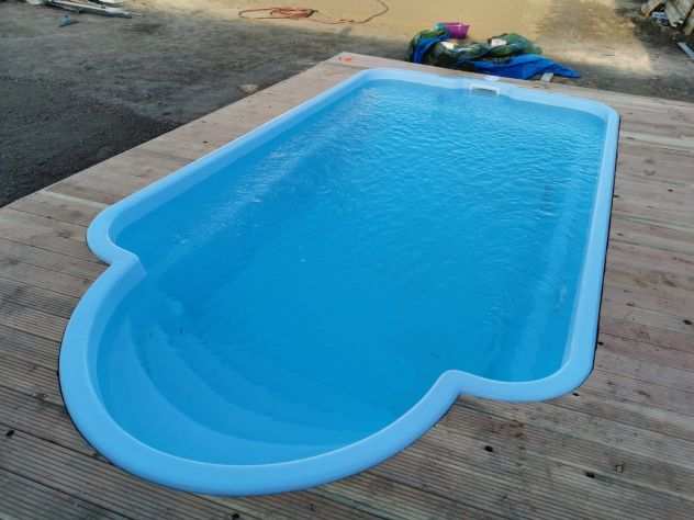 piscina in vetroresina 5,0x3,0x1,5 scale Romane impostato