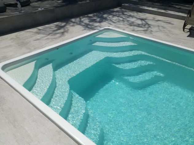 Piscina in vetroresina con kit filtraggio, e trasporto